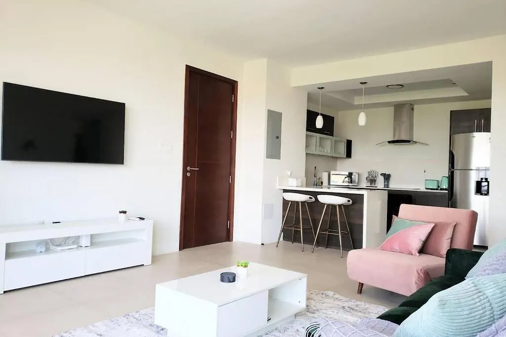2B/R Parkhurst Paradise With Infinity Edge Rooftop Pool Kingston 0*,  Jamaica